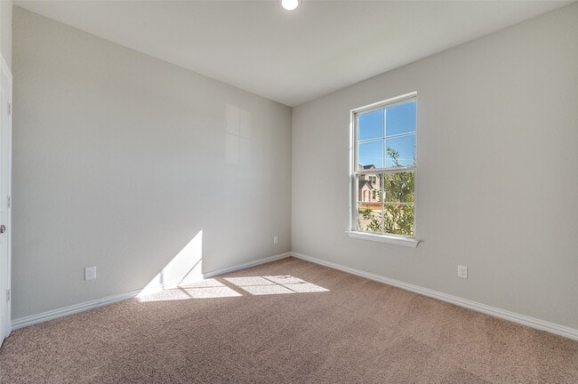 Photo - 1312 Silver Grass Mdw