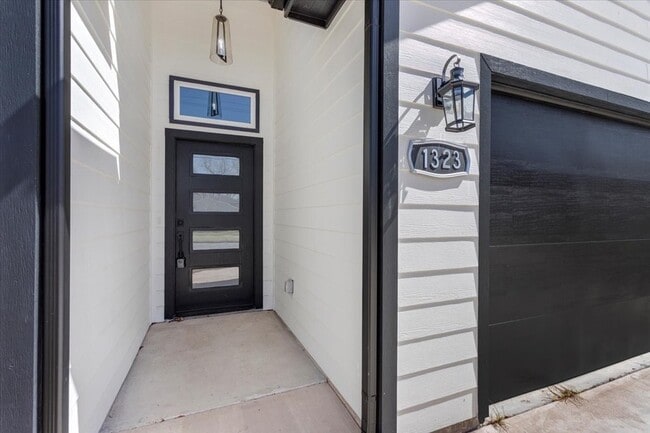 Photo - 1323 S Montgomery St