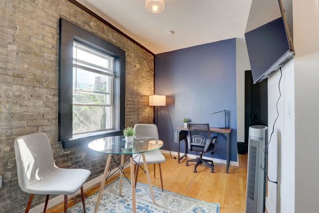 Building Photo - 1925 N Prospect Ave Unit ID1263079P