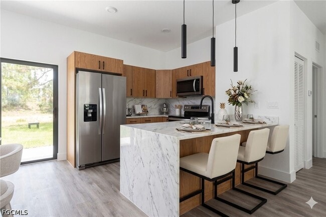 Photo - 1217 Cellini St E