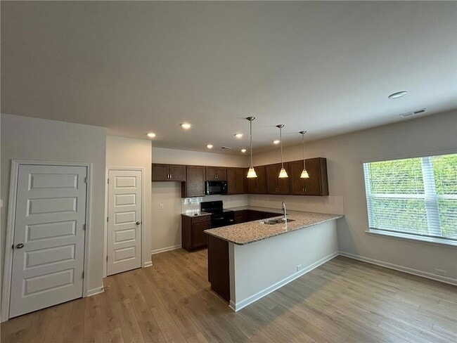 Photo - 701 Shetland Trl