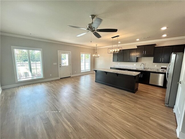 Building Photo - 1001 NE Hts Ln