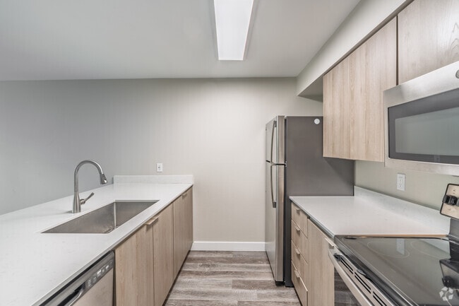 1BR, 1BA - 750SF - Kitchen - Redmond Place