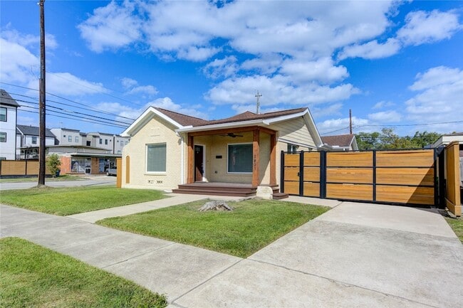 Building Photo - 2401 Eagle St