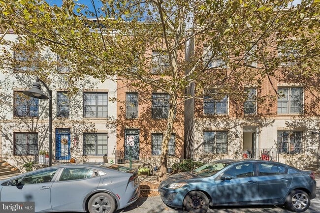 Photo - 4410 Longfellow St