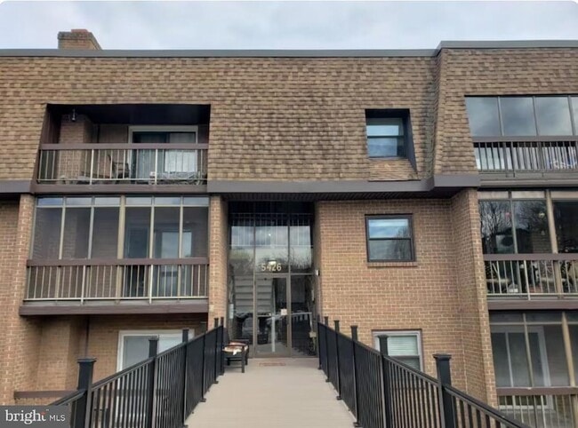 Building Photo - 5420-52C1 Valley Green Dr Unit 20C1