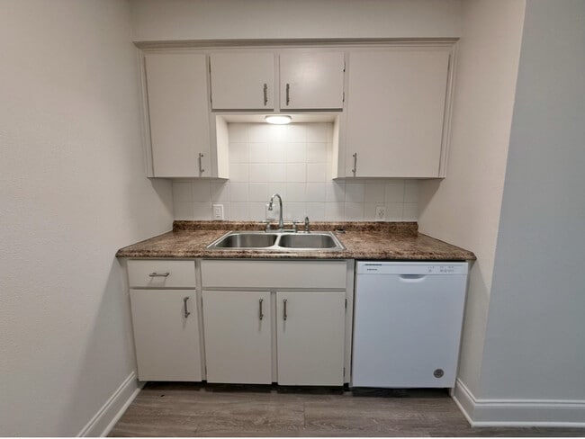 1 bedroom kitchen w/ dishwasher - Heritage Oaks