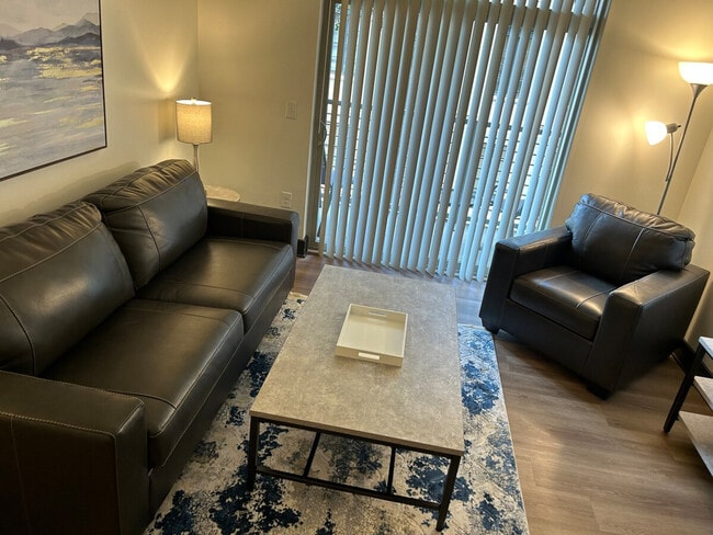 Photo - 539 W Trade St Unit ID1344164P