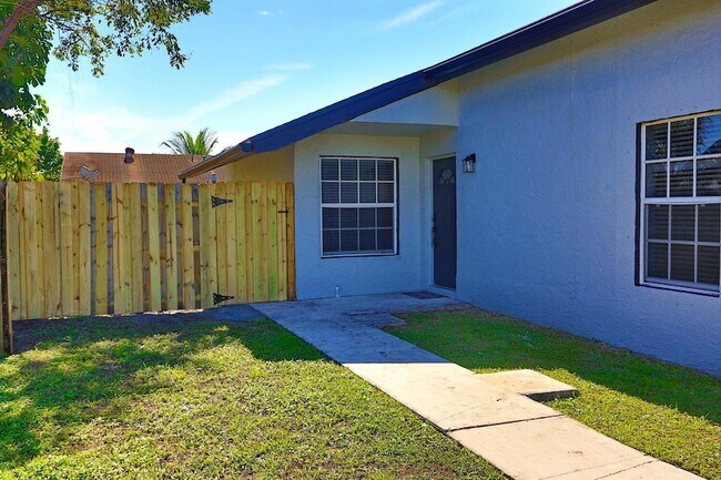 Photo - 8120 SW 4th Ct