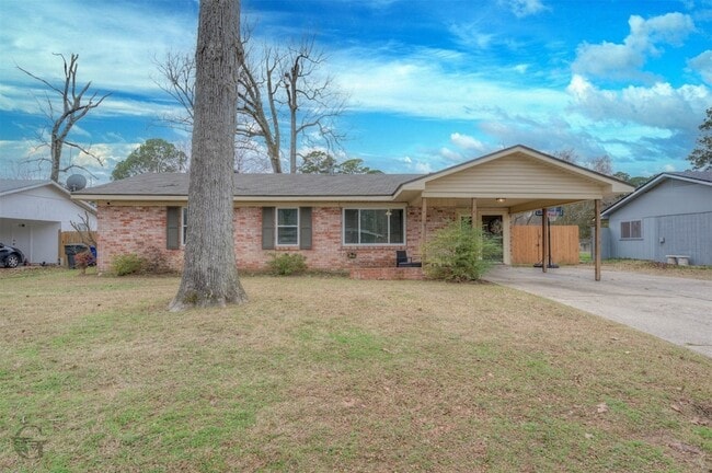 Building Photo - 9478 Poinsettia Dr