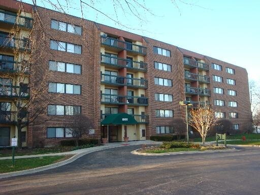 Building Photo - 1800 Huntington Blvd Unit 206