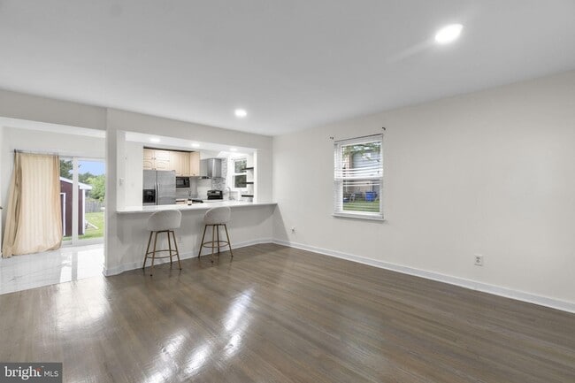 Photo - 12 Coats Bridge Pl