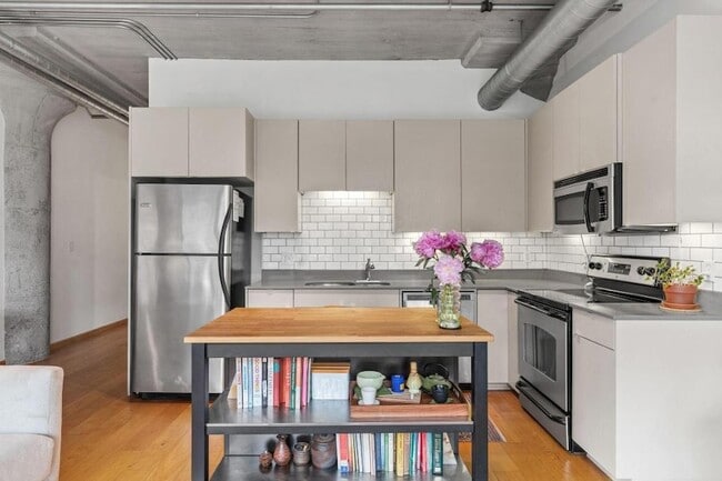 Photo - 748 N 3rd St