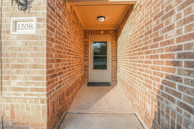 Photo - 1208 Bluffview Dr
