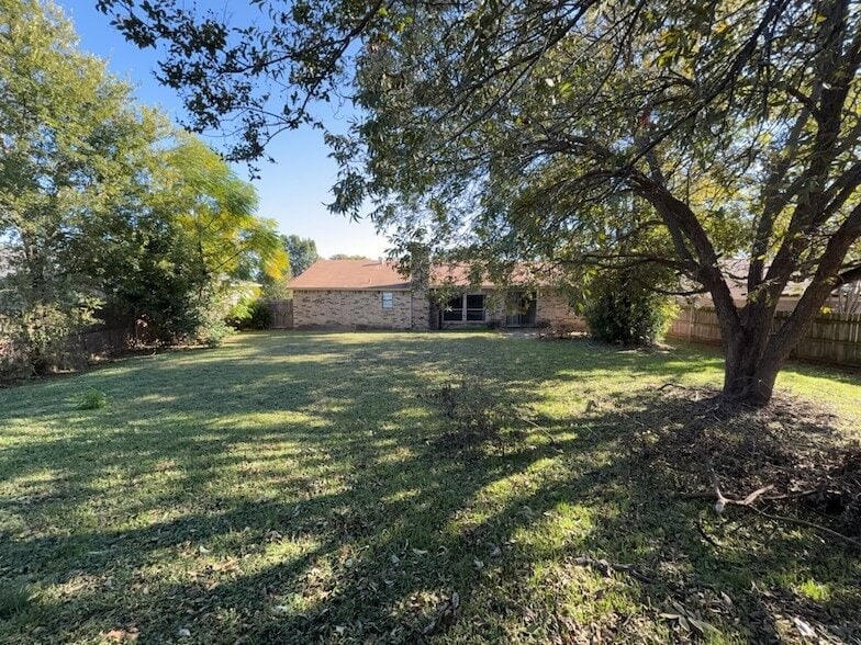 Photo - 1613 Edgehill Rd
