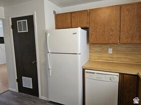 Photo - 215 N 400 W