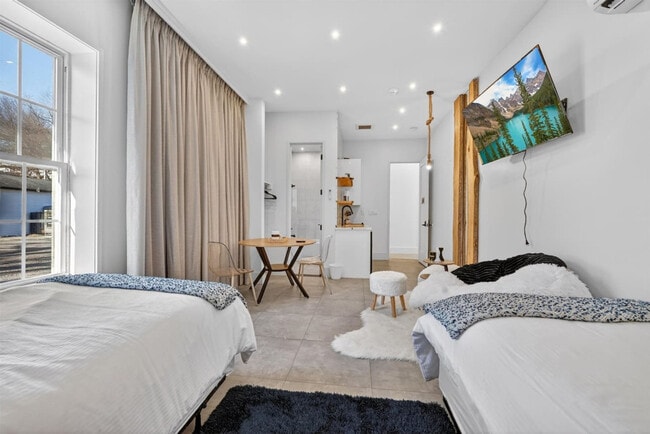 Building Photo - 443 Clove Rd Unit ID1366356P