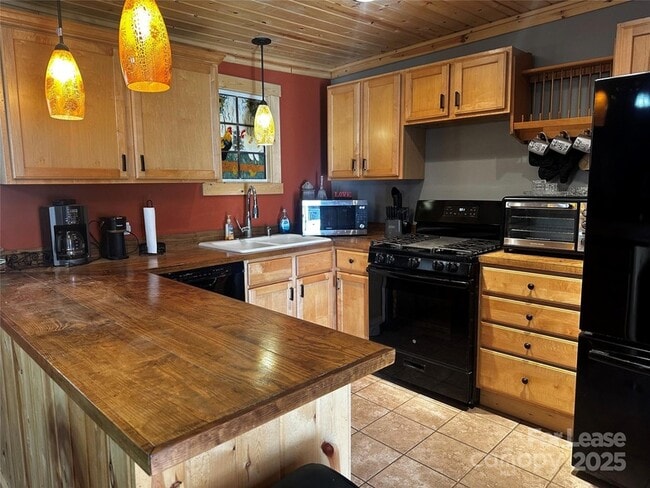 Photo - 717 Deep Gap Rd