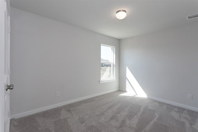 Photo - 512 Pepperbark Ave