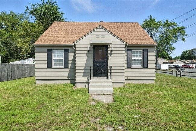 Building Photo - 1118 Boston Rd Unit 1