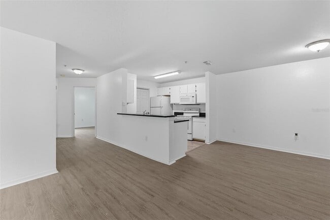 Photo - 5459 Vineland Rd Unit 4208