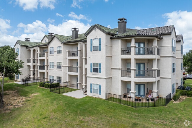 Building Photo - Belmond Apartments