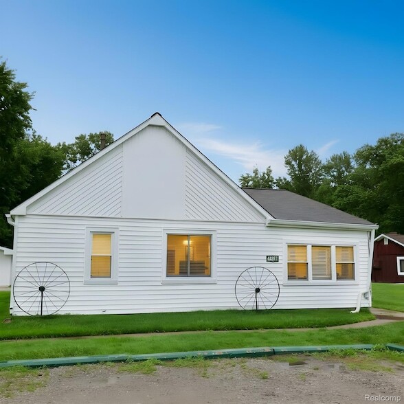 Building Photo - 48677 Sugarbush Rd Unit 1