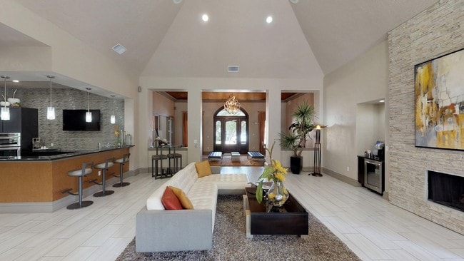 Photo - Lakeline Villas