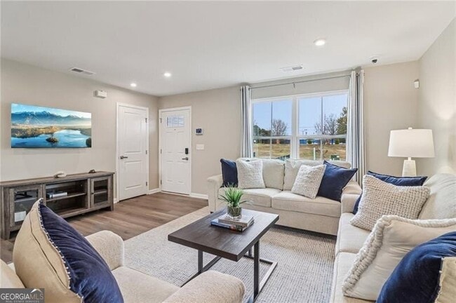 Photo - 6643 Red Oak Wy