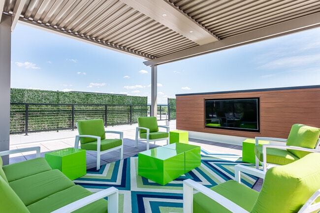 Roof Top Deck - Borden