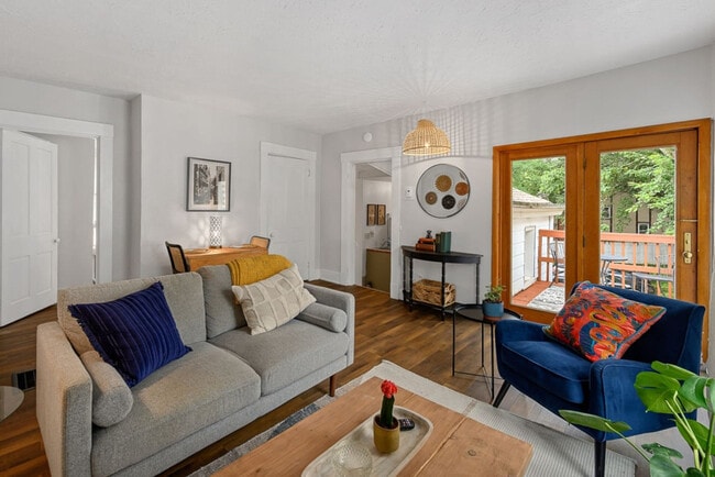 Building Photo - 5651 Ridge Ave Unit ID1384096P