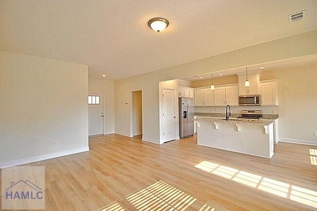 Photo - 302 Mcclelland Lp NE