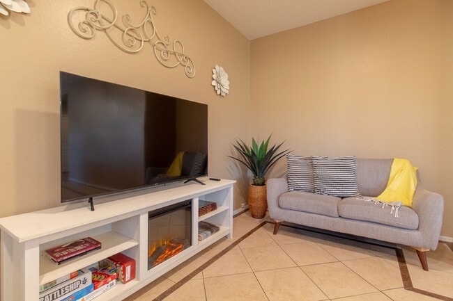 Building Photo - 1994 E Racine Dr Unit SI ID1495042P