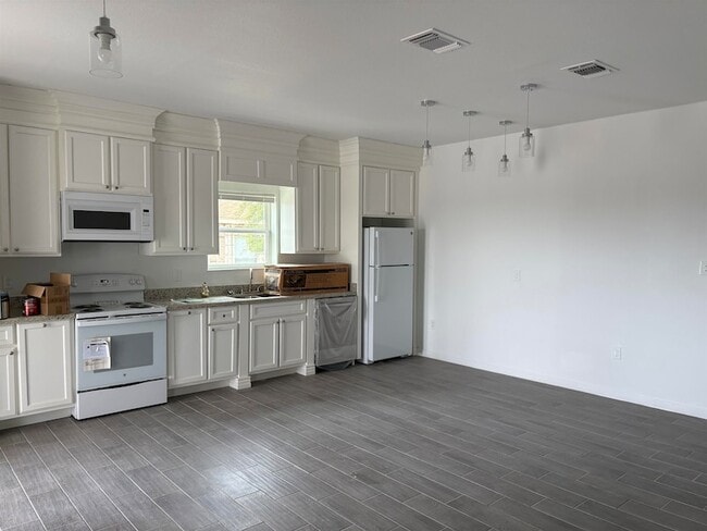 Photo - 307 Rosalinda Dr