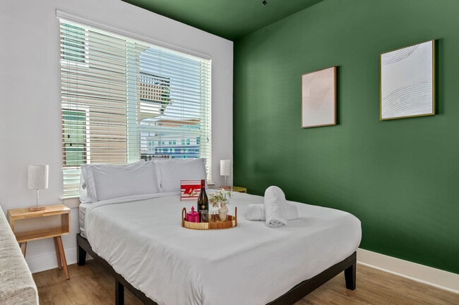 Photo - 2412 W Cypress St Unit ID1313890P