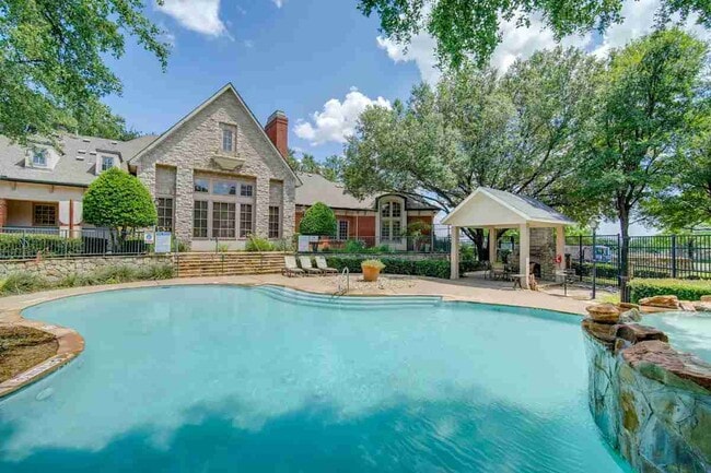 Photo - Seven Oaks Apts