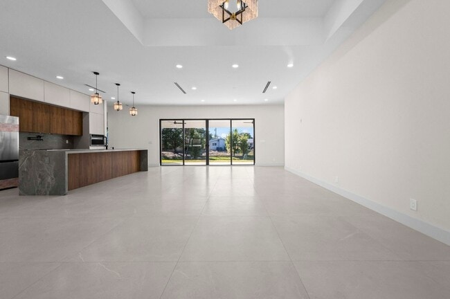 Photo - 621 NW 42nd Ave