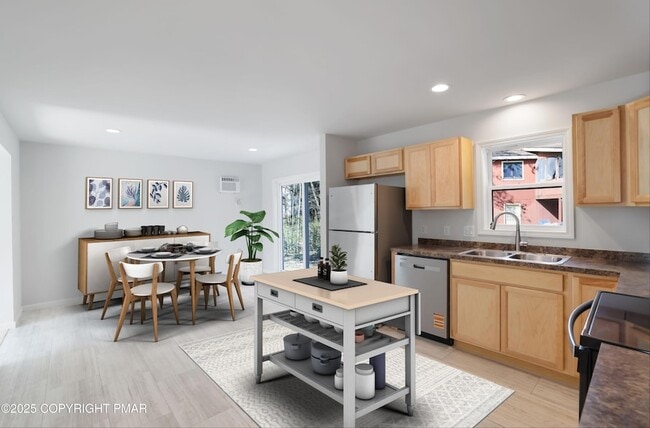 Photo - 8475 Bumble Bee Way