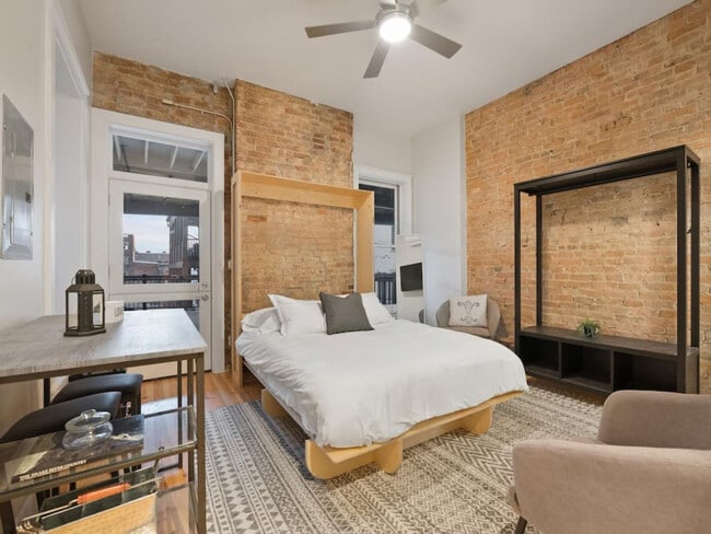 Building Photo - 111 W Elder St Unit ID1056045P