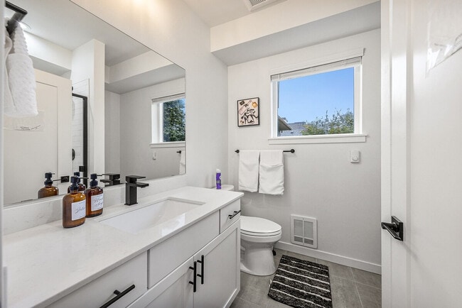 Photo - 5201 Brooklyn Ave NE Unit SI ID1372967P