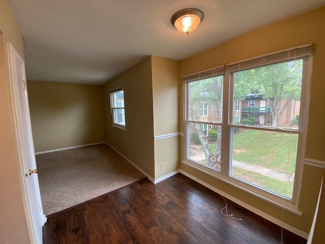 Dining Area - Parkwood Village Apartments