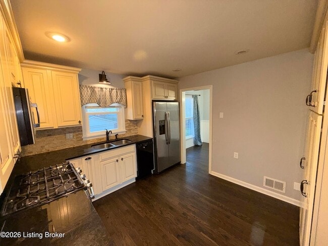 Photo - 600 Willow Brook Rd