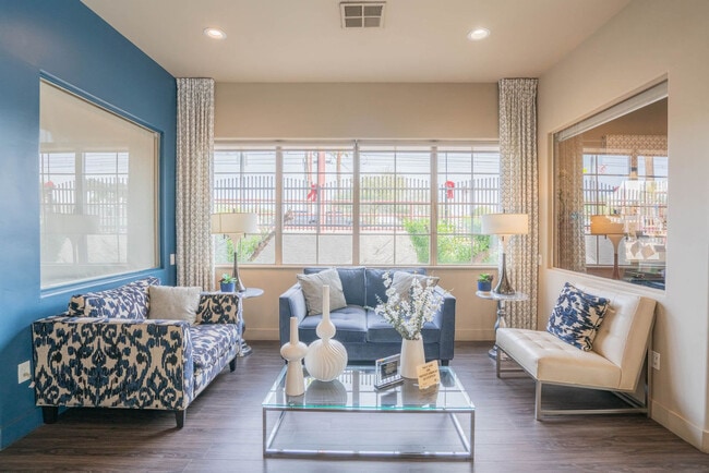 Building Photo - 10 W Minnezona Ave Unit ID1388727P