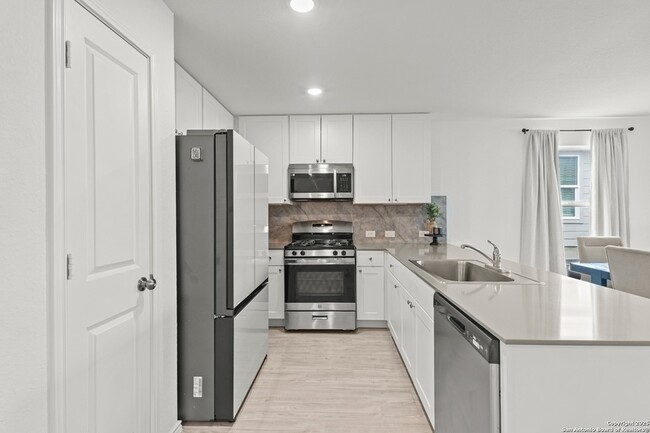 Photo - 7022 Serf Pl