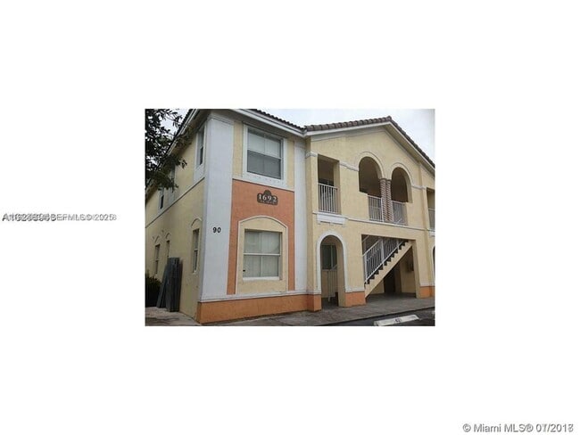 Building Photo - 1692 SE 29th Ct Unit 104