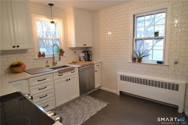 Photo - 71 Silvermine Ave