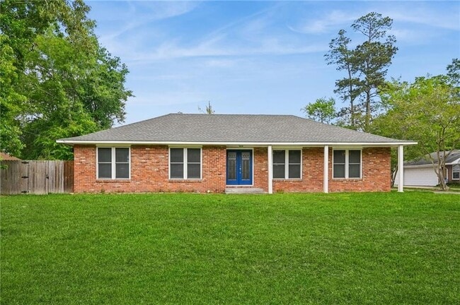 Building Photo - 208 Country Club Blvd