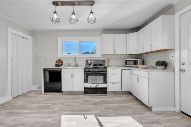 Photo - 1229 McKee Rd