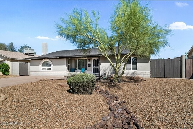 Building Photo - 208 E Oxford Dr