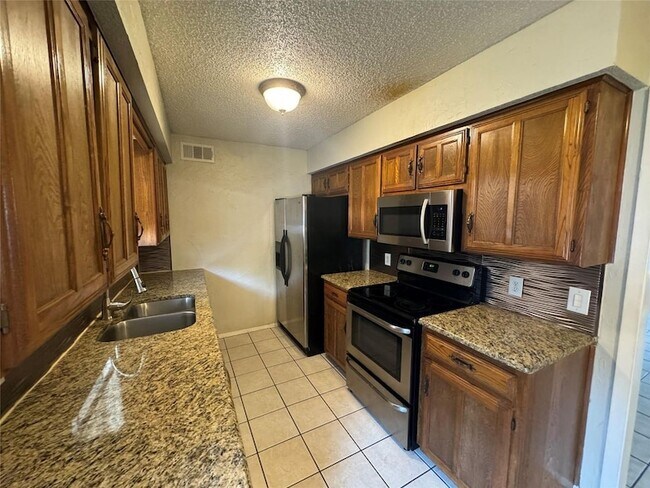 Photo - 2721 Hurstview Dr Unit D